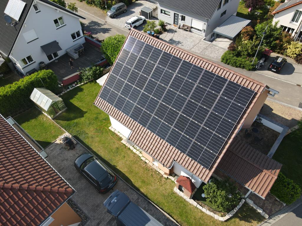 Effiziente Photovoltaik-Lösungen: Sonnenenergie für Ihr Haus mit Lening Elektrotechnik.